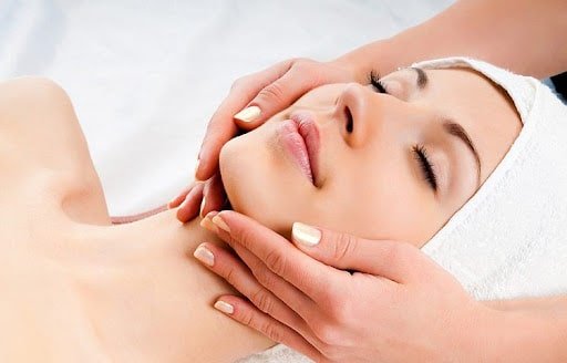 ماساژ لنفاوی صورت؛ سمزدایی و درخشش طبیعی ماساژ لنفاوی صورت؛ سمزدایی و درخشش طبیعی