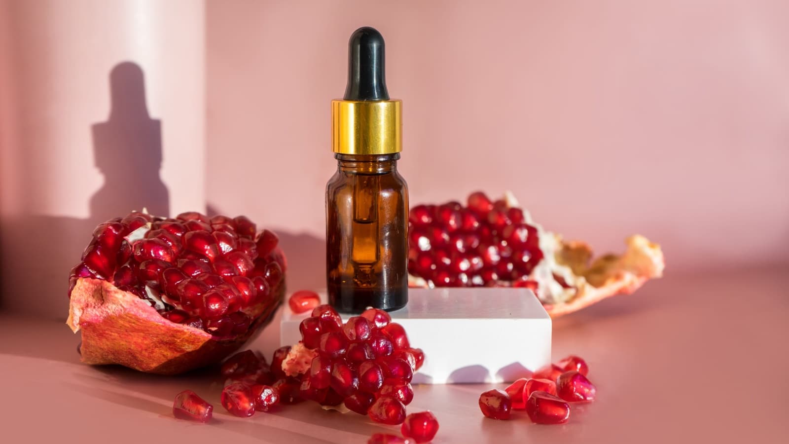 روغن هسته انار؛ آنتی‌اکسیدانی قوی برای شفافیت پوست